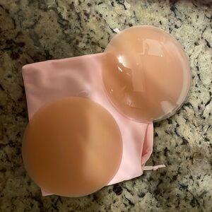 Brand new cakes covers in honey! In size DDD+